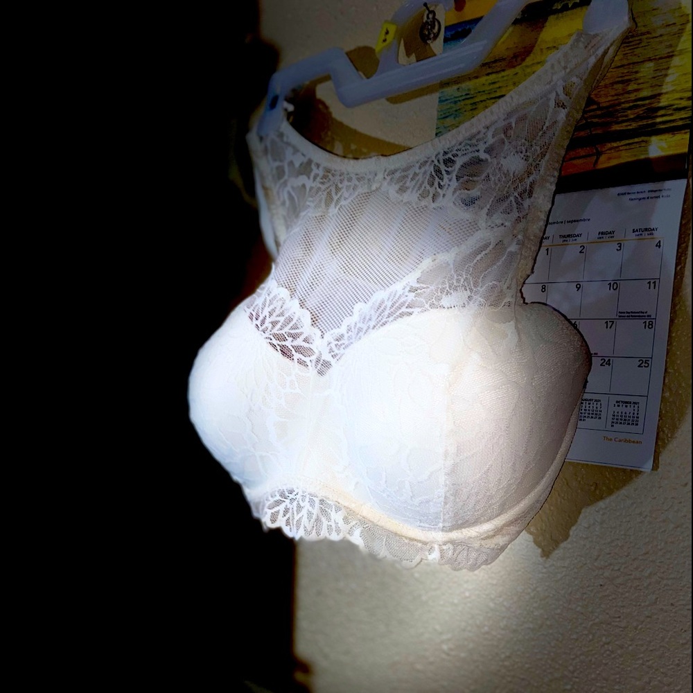 Vs size L says DD but I think a small D or C!